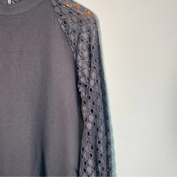 Miholl Grey Laced Sleeves Thermal Print Blouse Size Medium - Picture 5 of 7